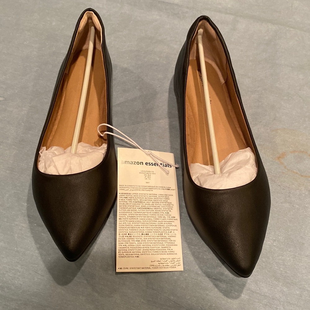 Women’s shoes brand new never worn. Comfortable dress flats.